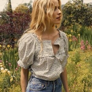 Doen Farley Floral Puff Sleeve Top in Cream Cottage Blue Floral